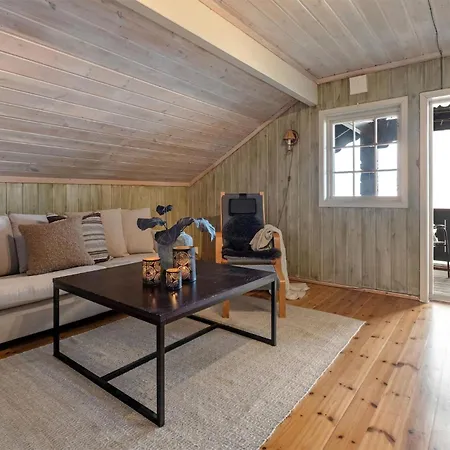 Holiday home 4 Bedroom Stunning In Oyer